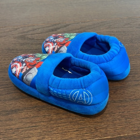 Marvel Boys Blue Avengers Slippers Size Medium 11/12 - Picture 3 of 5